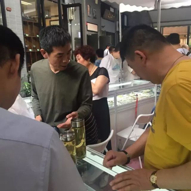 http://7xo6kd.com1.z0.glb.clouddn.com/upload-ueditor-image-20170713-1499928941175024966.jpg 圖片